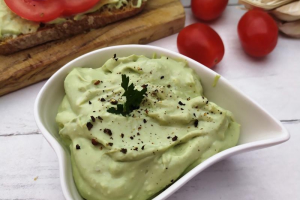 Pasta z awokado i serem feta