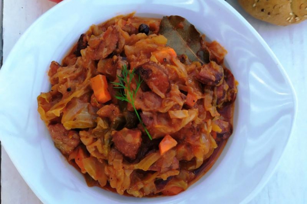 Bigos z młodej kapusty