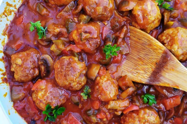 Bigos po cygańsku z klopsikami
