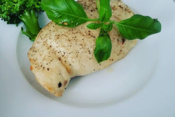 Roladki z kurczaka z suszonymi pomidorami i mozzarellą