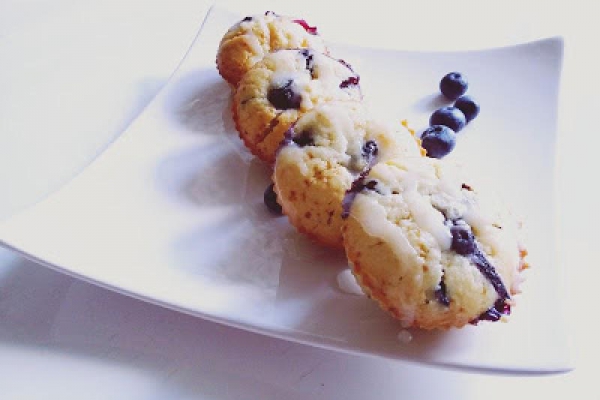 Muffinki z borówką amerykańską i lukrem