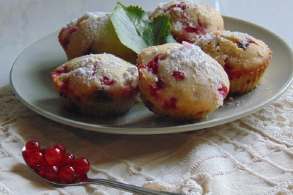 Muffinki z czerwoną porzeczką