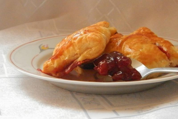 Ciastka francuskie z dżemem wiśniowym