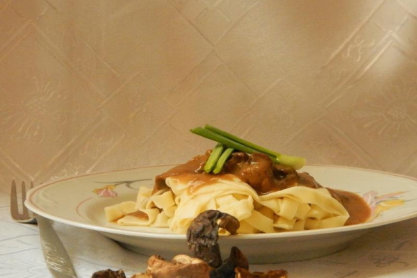 Tagliatelle w sosie z suszonych grzybów
