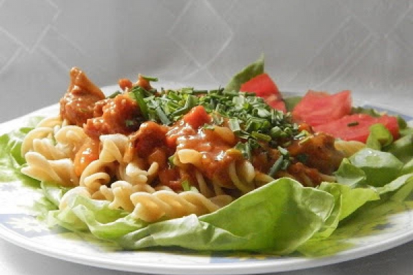 Domowy sos bolognese z makaronem