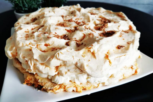 Tort bezowy