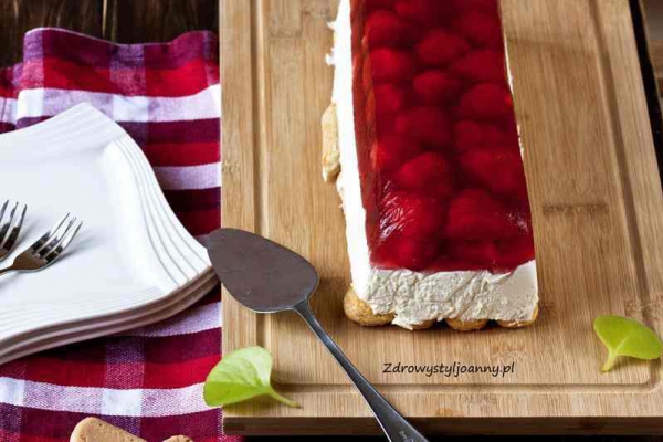 Terrina z truskawkami.