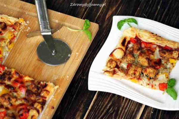 Domowa pizza gyros.