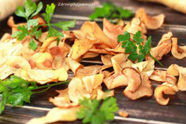Pieczone chipsy z pietruszki. Chipsy pietruszkowe.