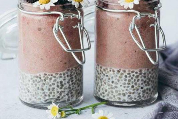 Jeżynowy pudding chia.