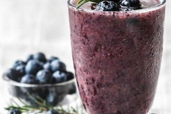 Smoothie jagodowe.