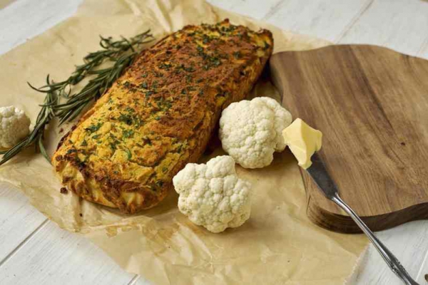 Chleb z kalafiora i jajek. Chleb bez glutenu.