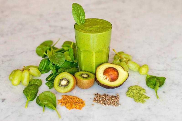 Smoothie z ogórkiem i szpinakiem.