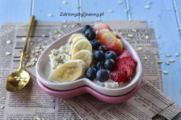 Nocna owsianka proteinowa.