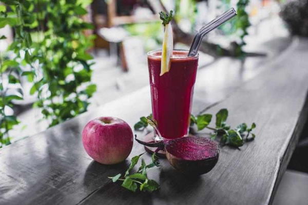 Smoothie z burakiem i jabłkiem.