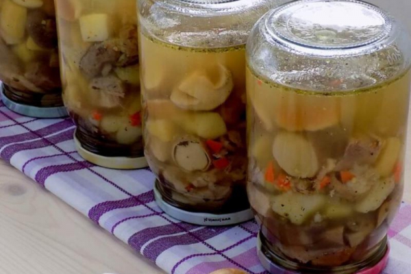 Zupa grzybowa do słoików – to łatwe i pyszne!
