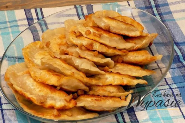 Pierogi chłopskie – z serem i kiełbasą