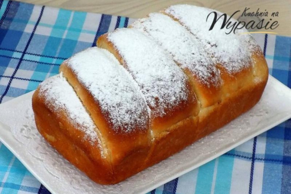 Puszysta drożdżówka odrywana