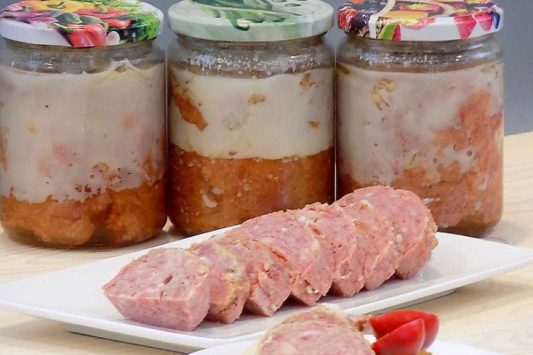Domowa kiełbasa w słoiku – jak zrobić?