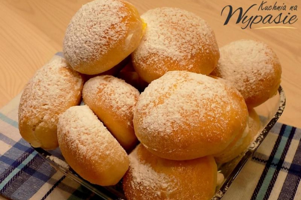 Pieczone mini pączki z kremem budyniowym