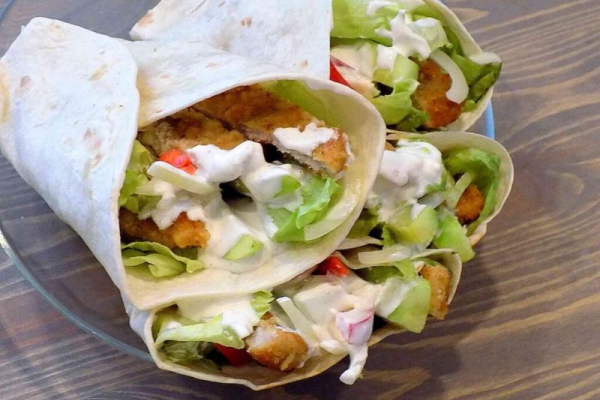 Tortilla z kotletem schabowym