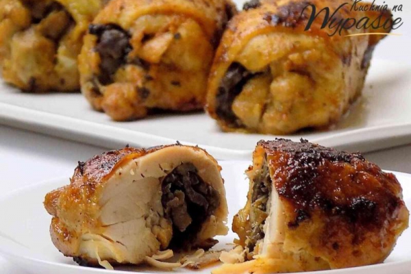 Roladki z udek kurczaka nadziewane pieczarkami