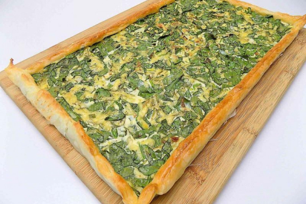 Ciasto francuskie ze szpinakiem i serem