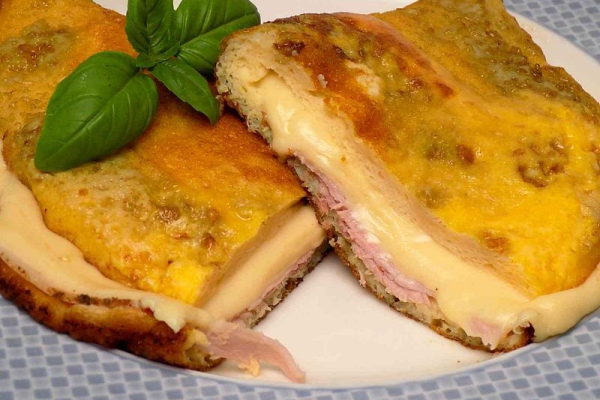 Omlet z szynką i serem