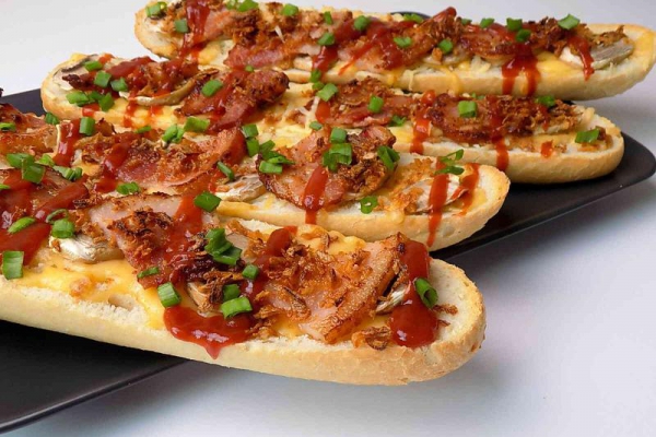 Pomysł na zapiekanki z boczkiem i pieczarkami