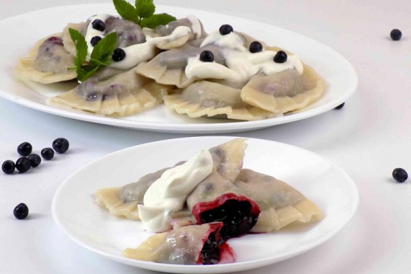 Pierogi z jagodami – przepis