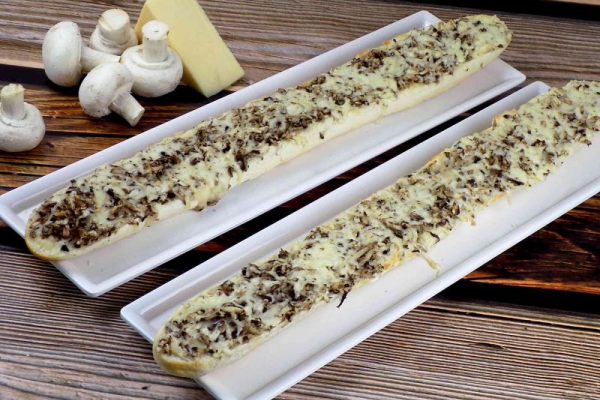 Domowe zapiekanki z pieczarkami i serem