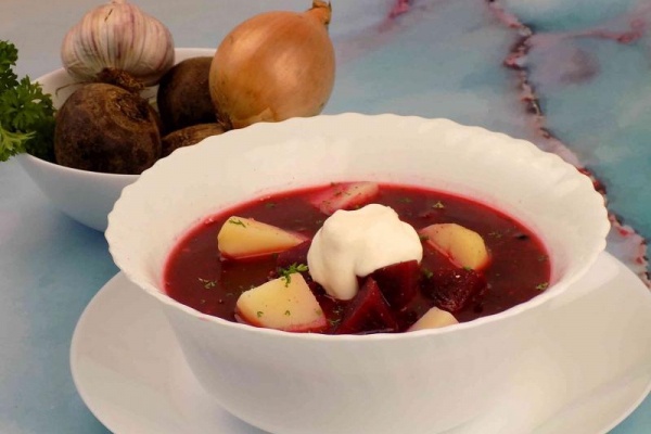 Zupa buraczkowa z ziemniakami