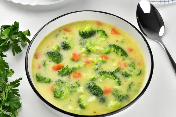 Zupa serowo – brokułowa
