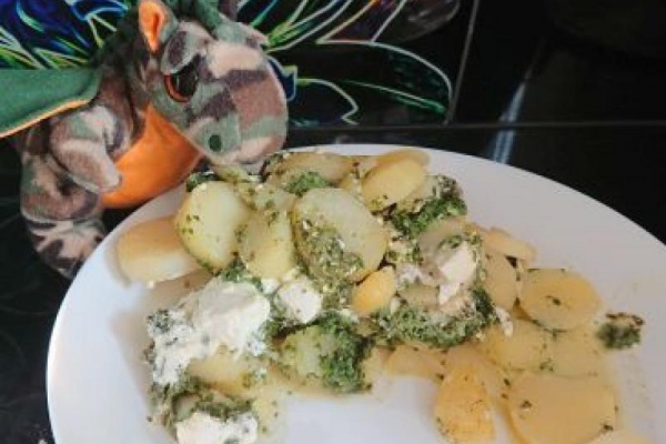 Zapiekanka ziemniaczana ze szpinakiem i fetą