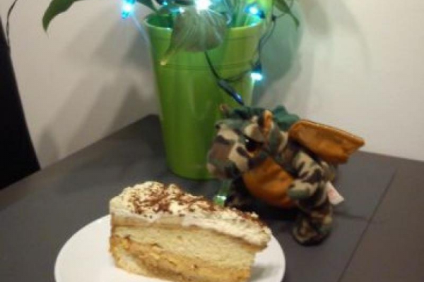 Tort bananowy z masą kajmakową