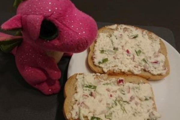 Twarożek ze szczypiorkiem i rzodkiewką