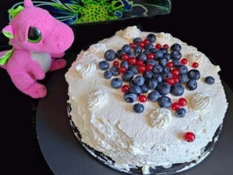 Tort z galaretką i borówkami