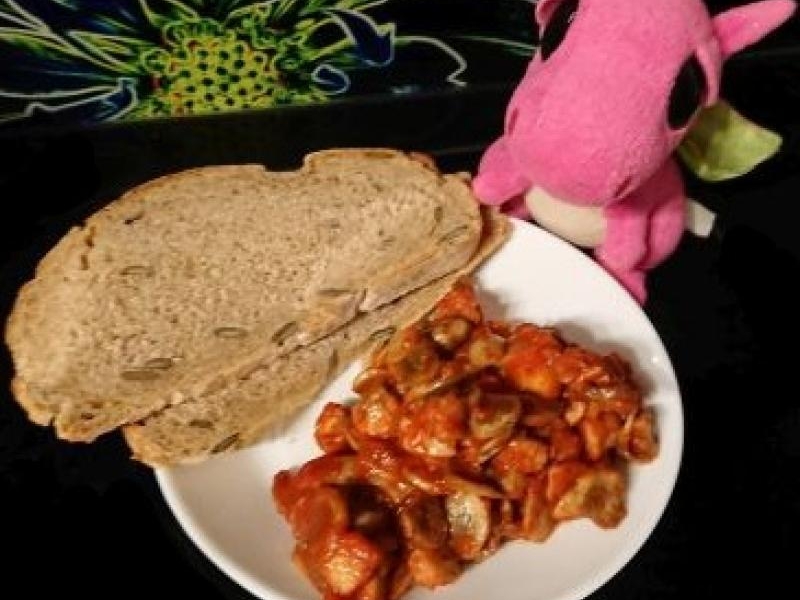 Sałatka ze śledzi z pieczarkami