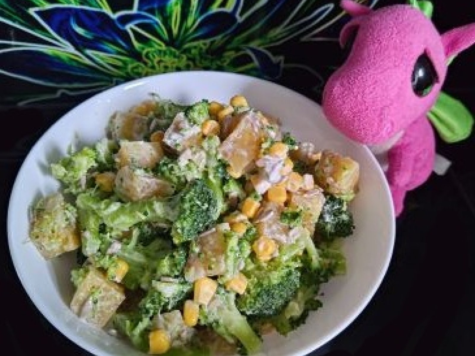 Sałatka z brokułami i ananasem