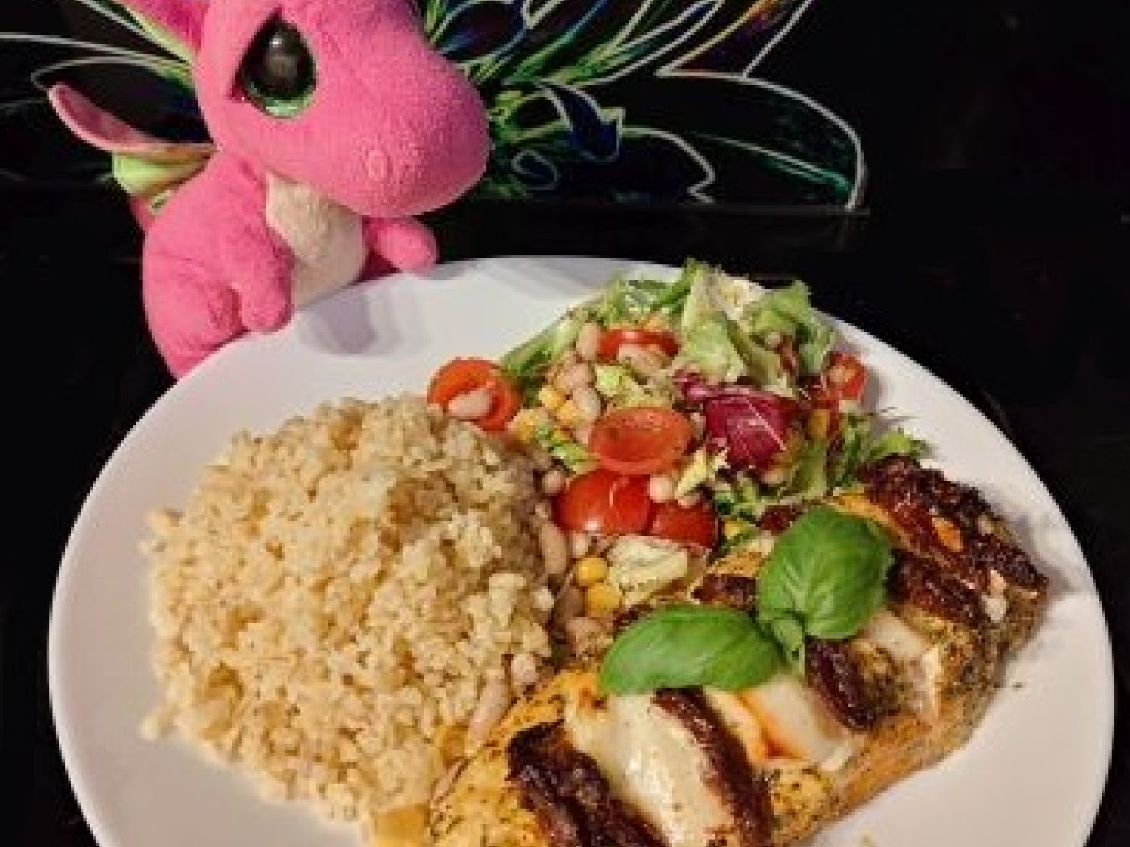 Kurczak zapiekany z halloumi i suszonymi pomidorami