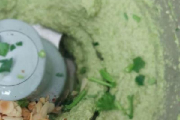 Pesto z brokuła i ziaren słonecznika