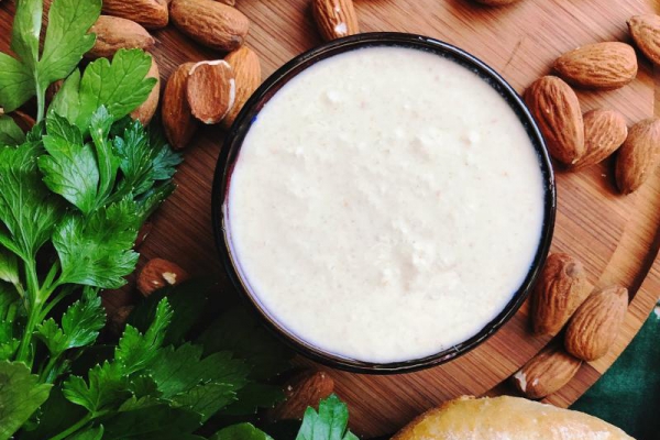 Ajo blanco - andaluzyjski dip migdałowy