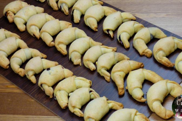 Pieczemy rogaliki piwne na dzień Św. Marcina