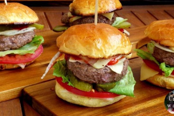 Prosty sposób na domowego burgera