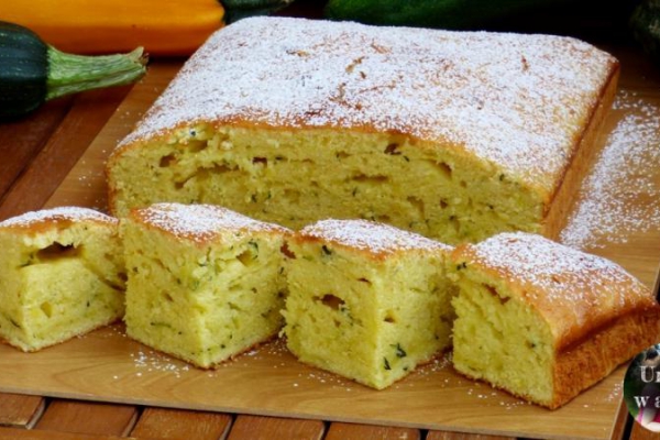 Szybkie cytrynowe ciasto z cukinią - mięciutkie i wilgotne
