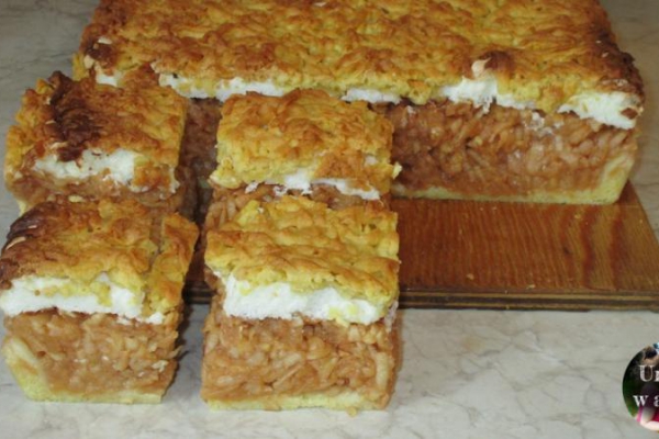 Babcina szarlotka pełna jabłek