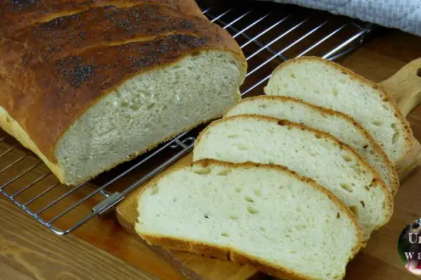 Prosty przepis na domowy chleb (mięciutki w środku, z chrupiącą skórką)