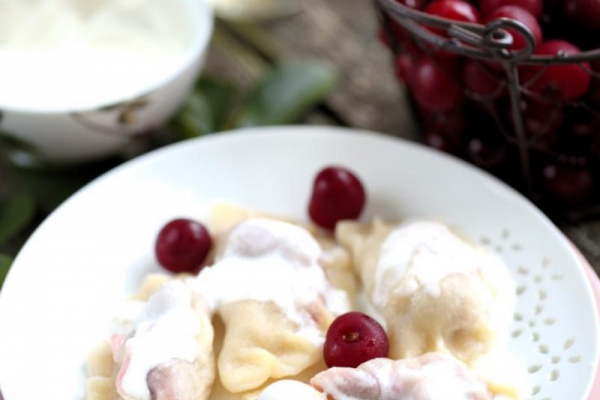 Pierogi z wiśniami.