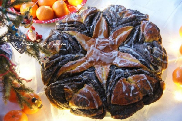 Drożdżowa gwiazda z makiem