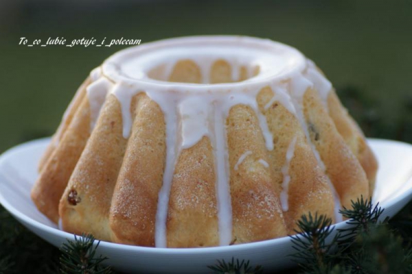 Babka drożdżowa z rodzynkami.